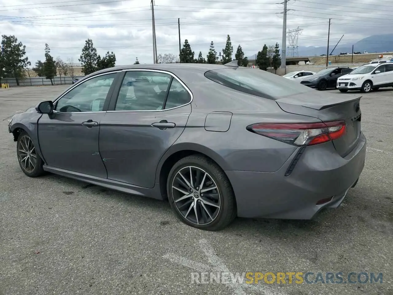 2 fotografías del automóvil dañado 4T1T11AK7PU788676 TOYOTA CAMRY 2023