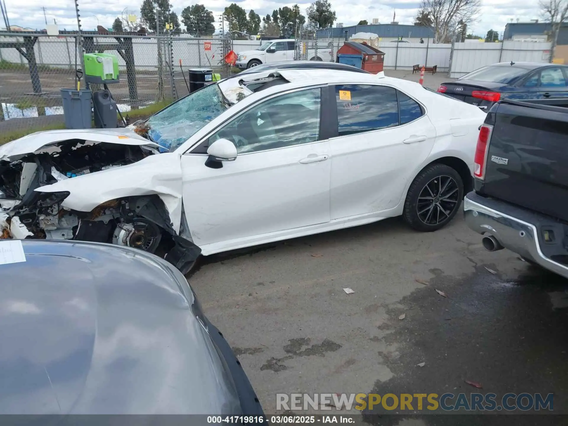 14 fotografías del automóvil dañado 4T1T11AK7PU818257 TOYOTA CAMRY 2023