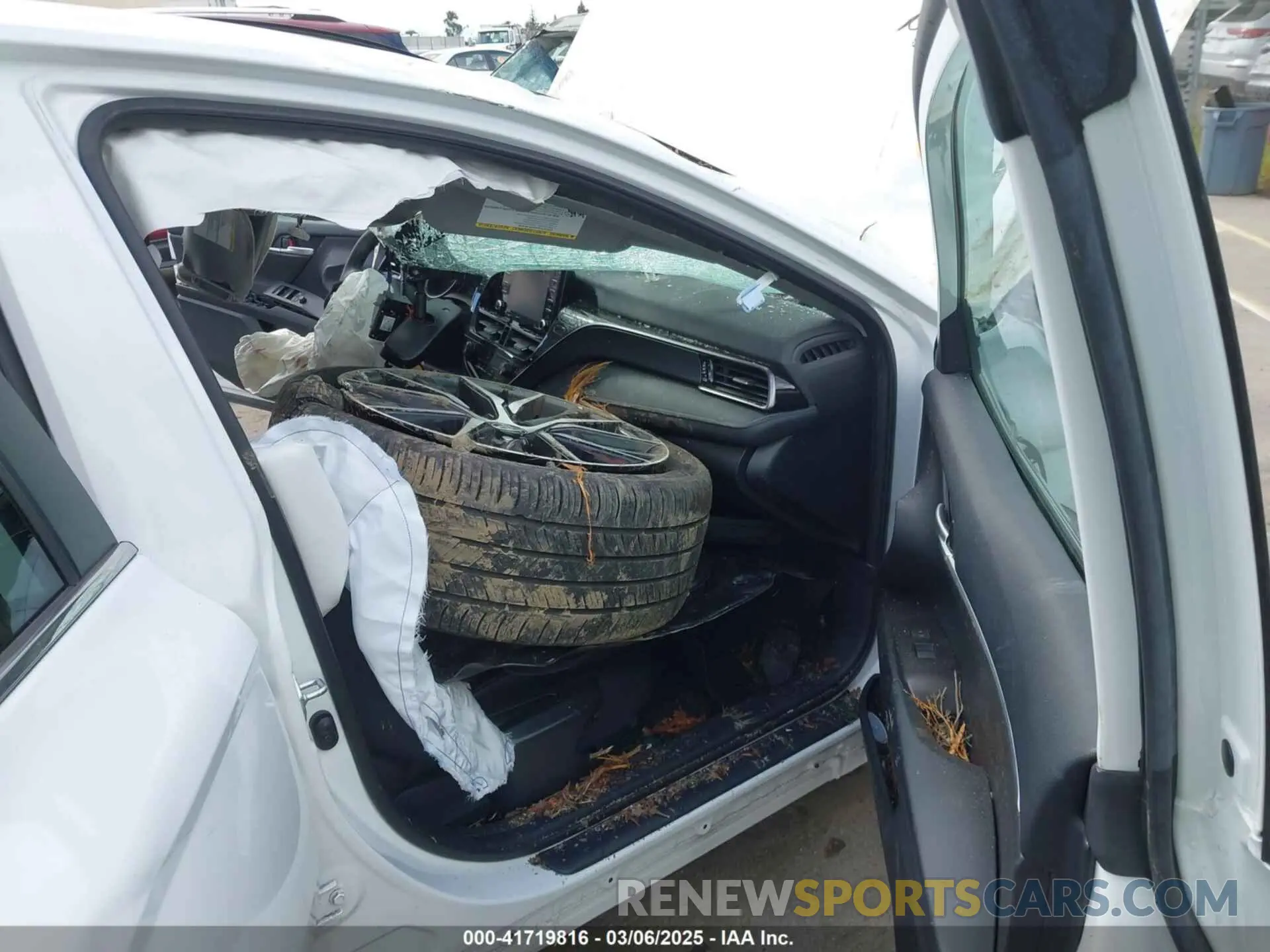 5 fotografías del automóvil dañado 4T1T11AK7PU818257 TOYOTA CAMRY 2023