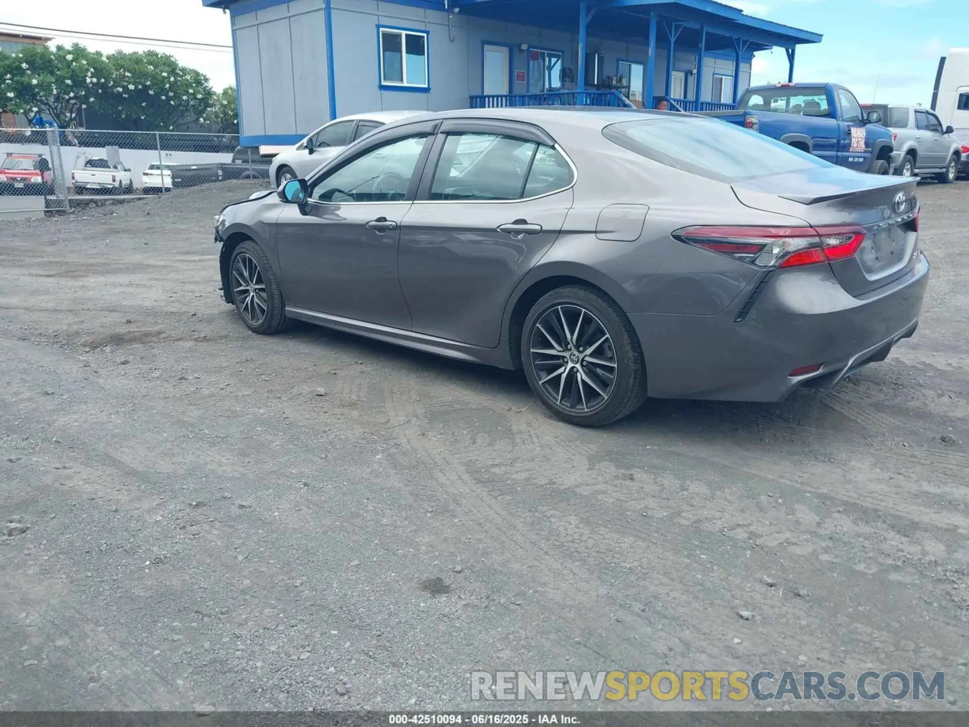 3 fotografías del automóvil dañado 4T1T11AK8PU150579 TOYOTA CAMRY 2023