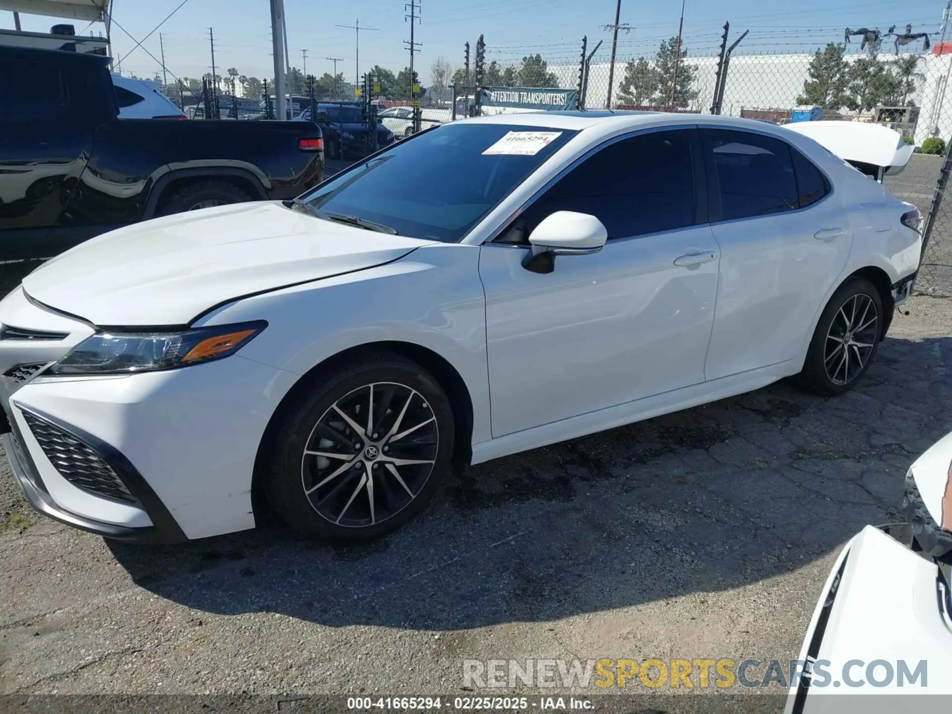 2 fotografías del automóvil dañado 4T1T11AK8PU833348 TOYOTA CAMRY 2023