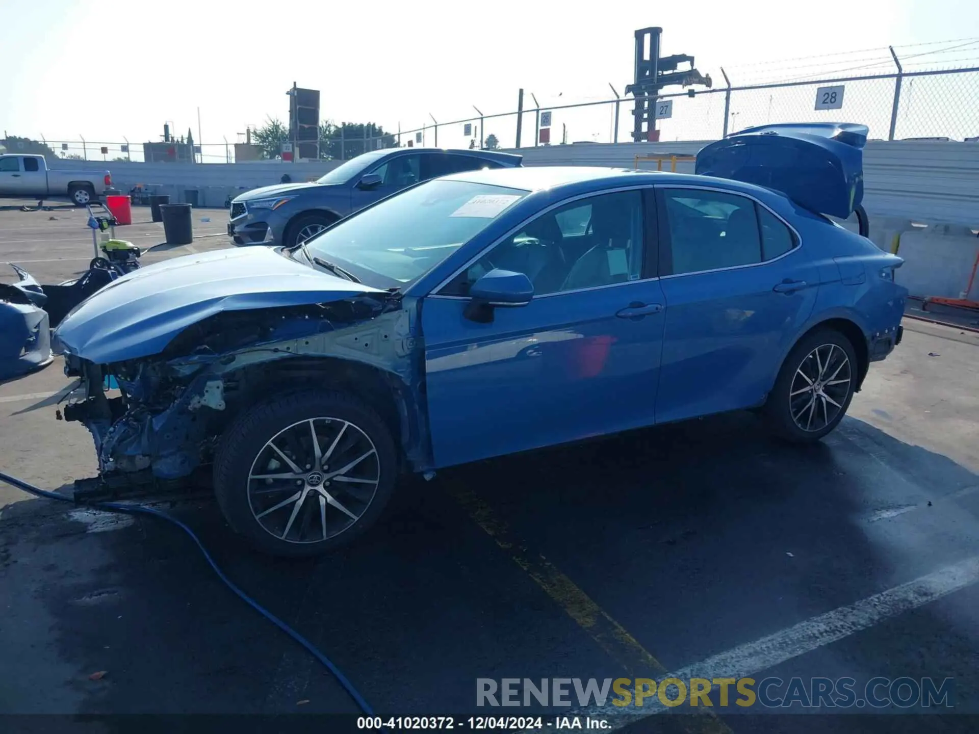 2 fotografías del automóvil dañado 4T1T11AK9PU092112 TOYOTA CAMRY 2023