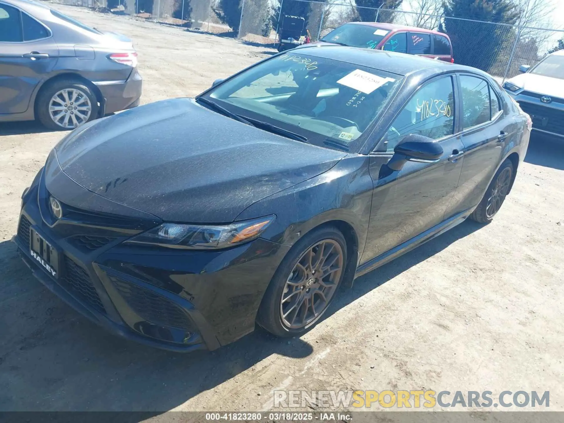2 fotografías del automóvil dañado 4T1T11AKXPU111010 TOYOTA CAMRY 2023