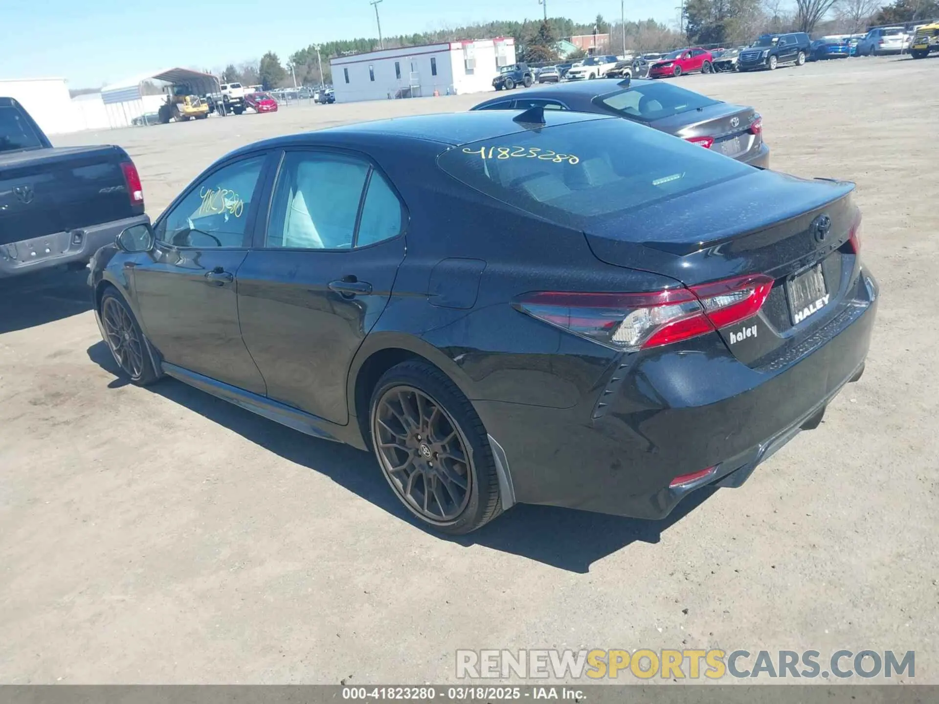 3 fotografías del automóvil dañado 4T1T11AKXPU111010 TOYOTA CAMRY 2023