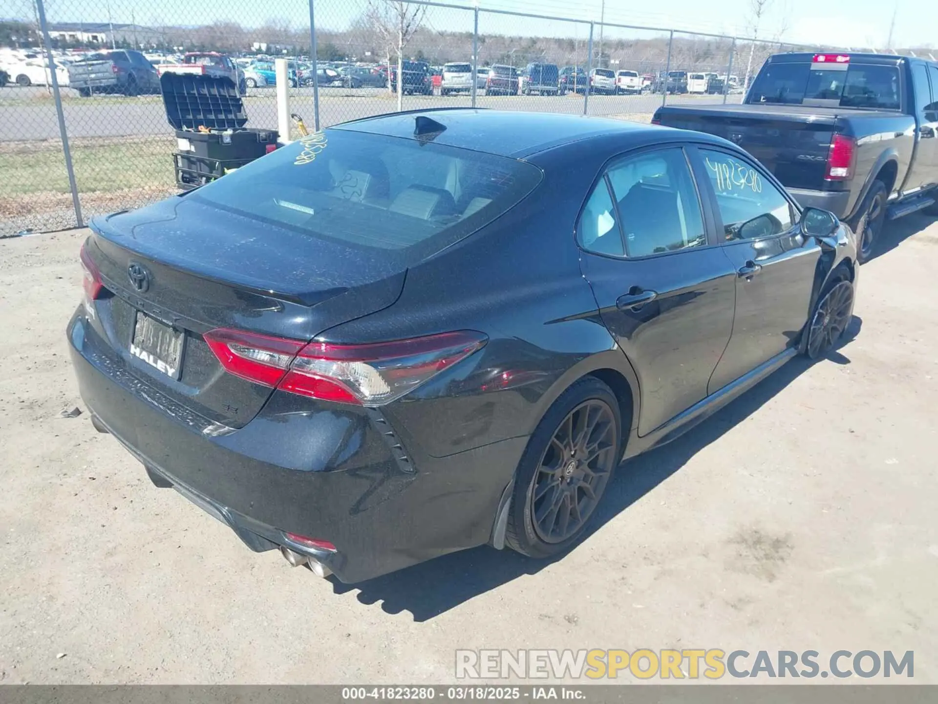 4 fotografías del automóvil dañado 4T1T11AKXPU111010 TOYOTA CAMRY 2023