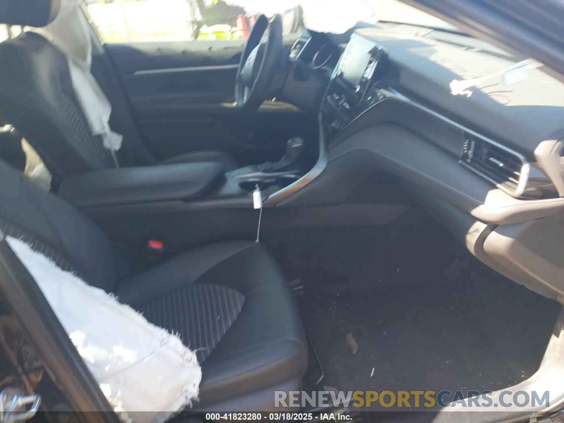 5 fotografías del automóvil dañado 4T1T11AKXPU111010 TOYOTA CAMRY 2023