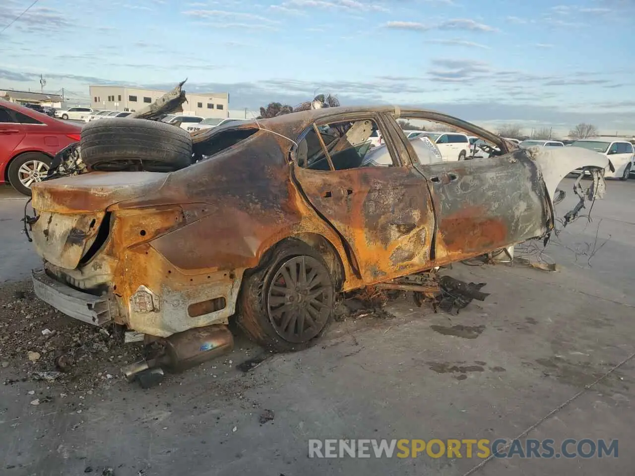 3 fotografías del automóvil dañado 4T1T11AKXPU121410 TOYOTA CAMRY 2023