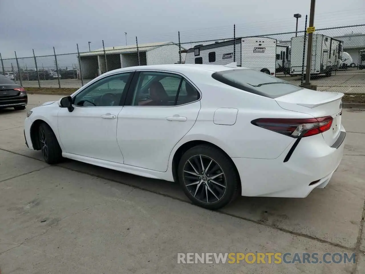 2 fotografías del automóvil dañado 4T1T11AKXPU756983 TOYOTA CAMRY 2023