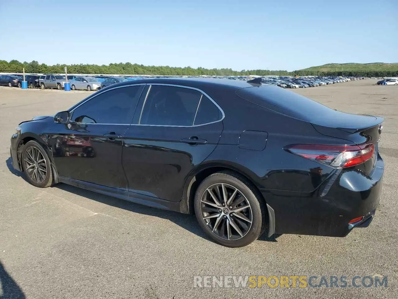 2 fotografías del automóvil dañado 4T1T11BK3PU101742 TOYOTA CAMRY 2023
