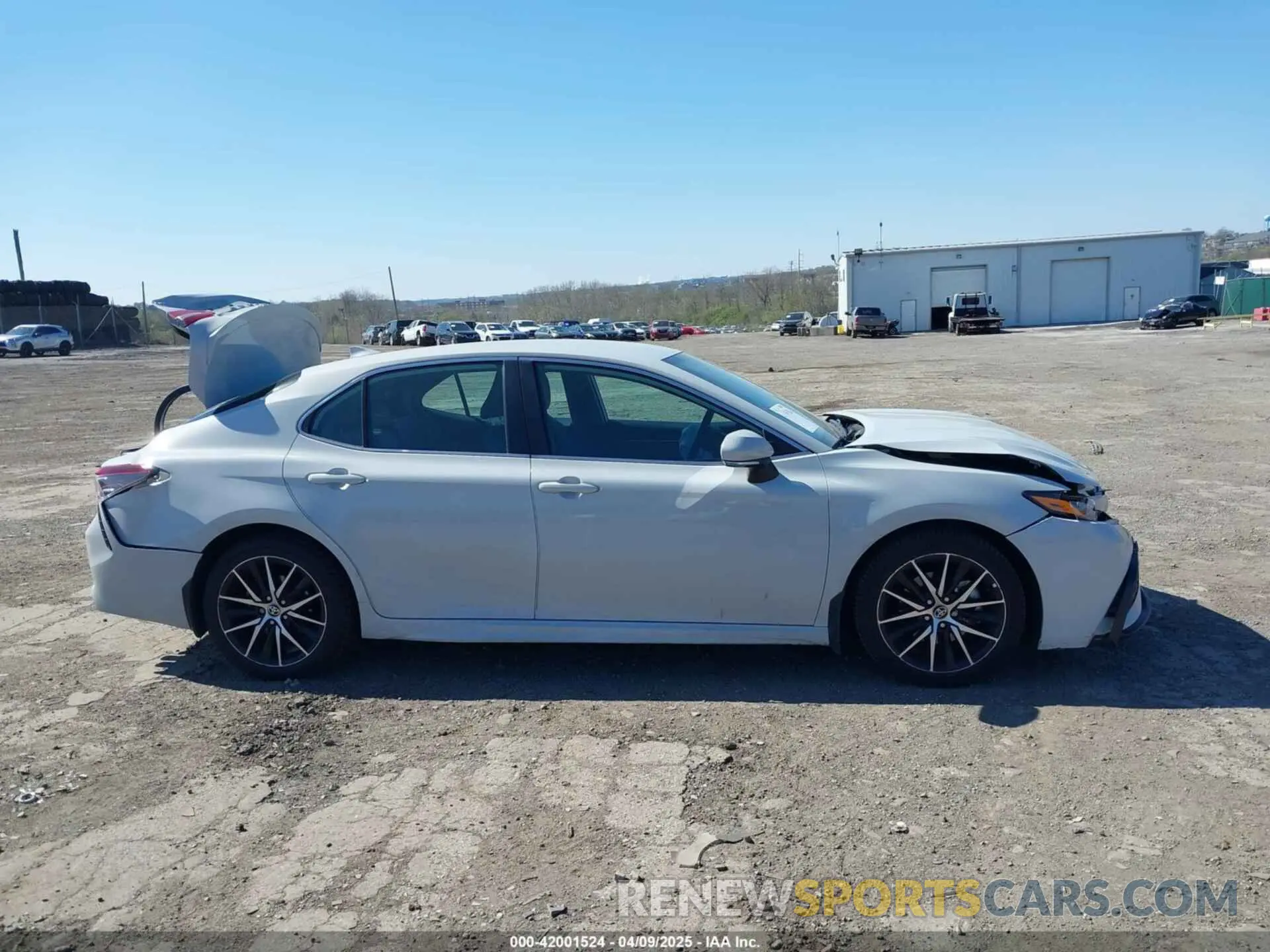 13 fotografías del automóvil dañado 4T1T11BK4PU102236 TOYOTA CAMRY 2023