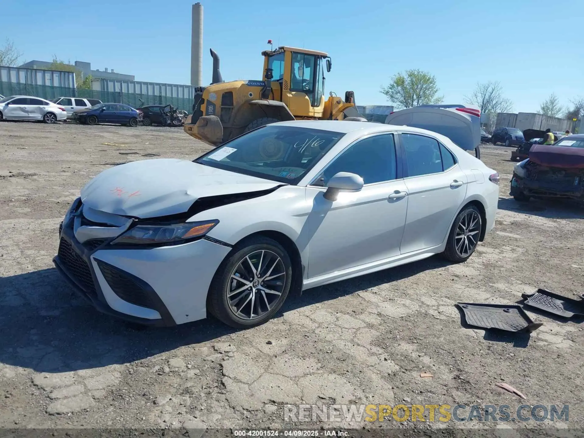 2 fotografías del automóvil dañado 4T1T11BK4PU102236 TOYOTA CAMRY 2023