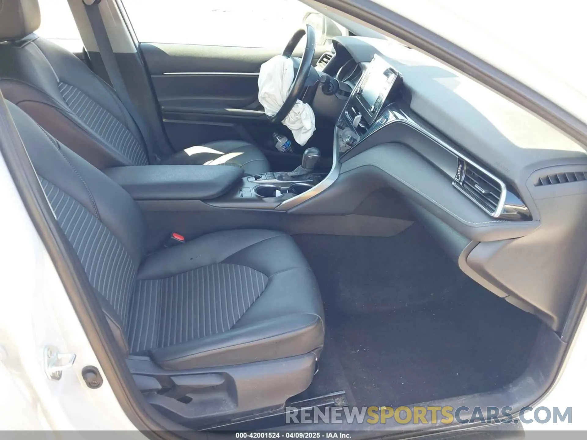 5 fotografías del automóvil dañado 4T1T11BK4PU102236 TOYOTA CAMRY 2023