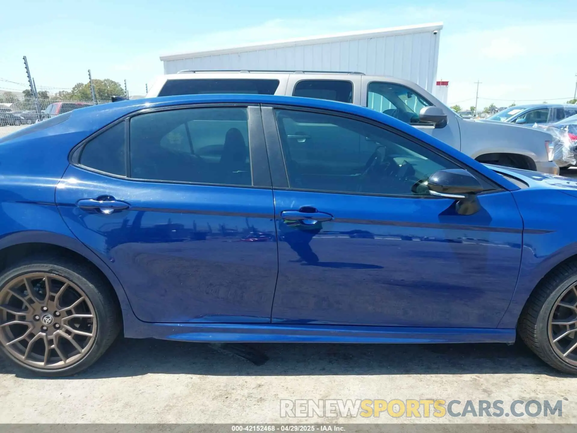 12 fotografías del automóvil dañado 4T1T11BK7PU084282 TOYOTA CAMRY 2023