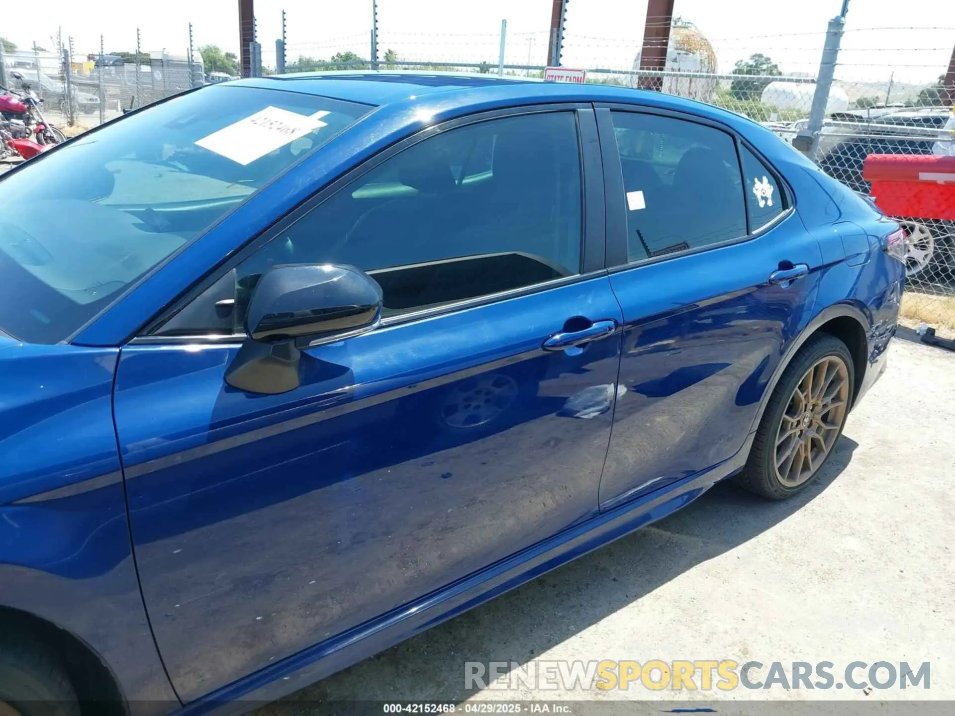 13 fotografías del automóvil dañado 4T1T11BK7PU084282 TOYOTA CAMRY 2023