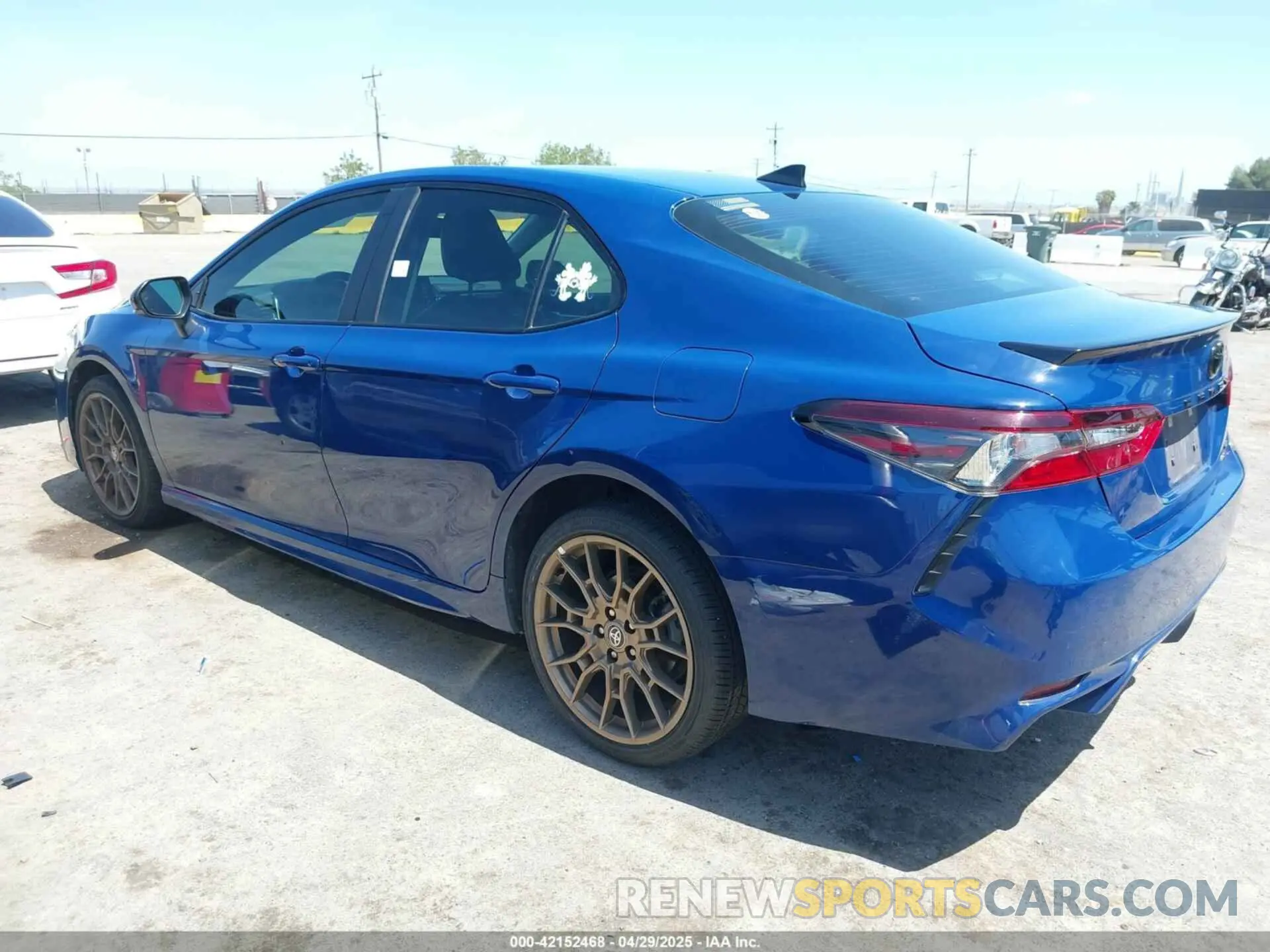 3 fotografías del automóvil dañado 4T1T11BK7PU084282 TOYOTA CAMRY 2023