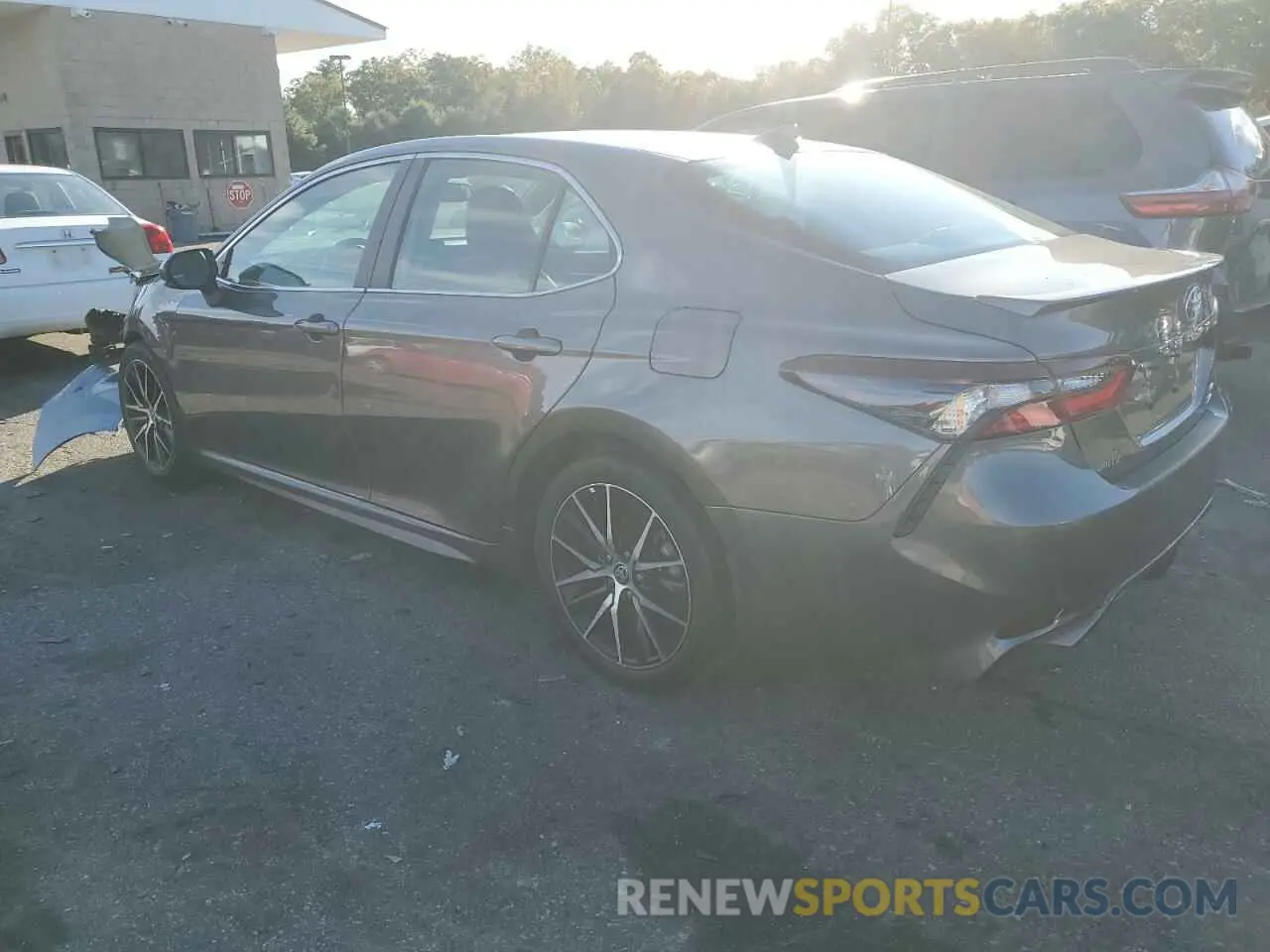 2 fotografías del automóvil dañado 4T1T11BK7PU104093 TOYOTA CAMRY 2023