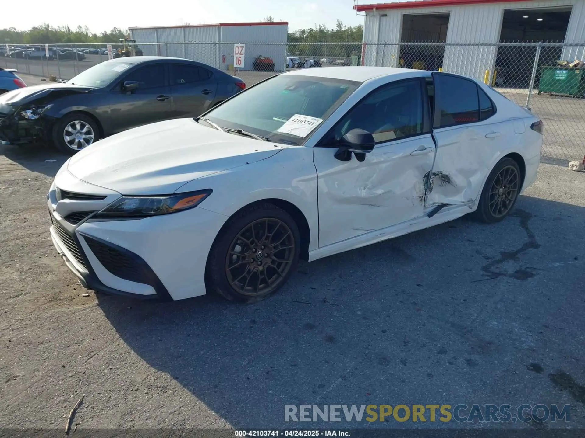 2 fotografías del automóvil dañado 4T1T31AK2PU050892 TOYOTA CAMRY 2023