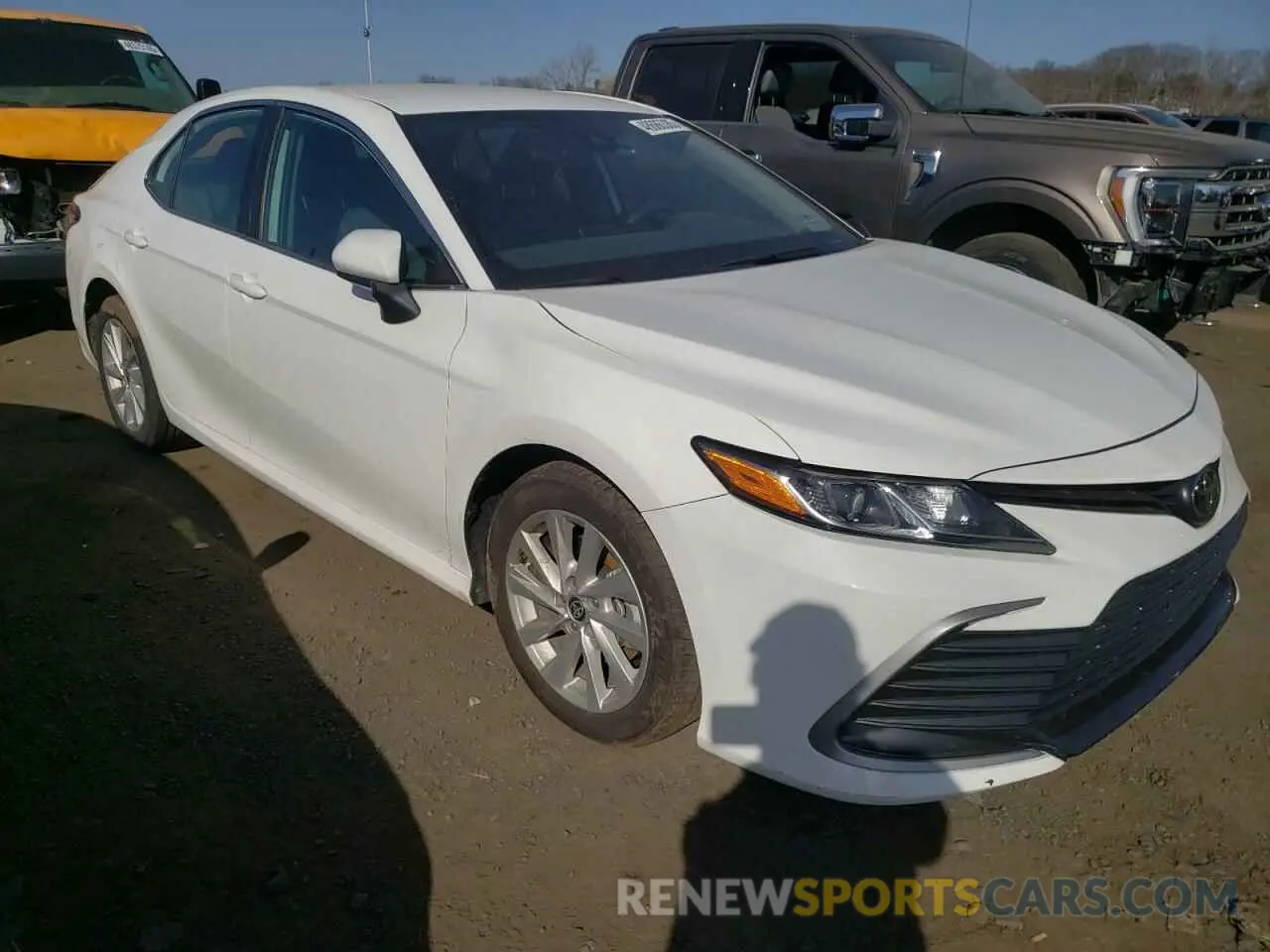4 fotografías del automóvil dañado 4T1C11AK0RU202757 TOYOTA CAMRY 2024