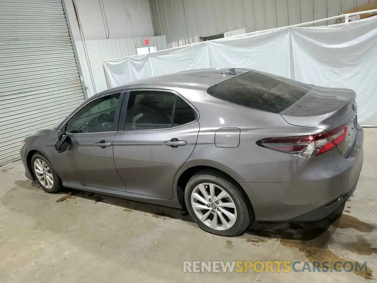 2 fotografías del automóvil dañado 4T1C11AK0RU213743 TOYOTA CAMRY 2024