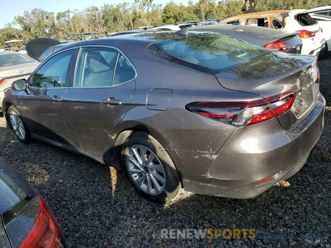 2 fotografías del automóvil dañado 4T1C11AK0RU850051 TOYOTA CAMRY 2024