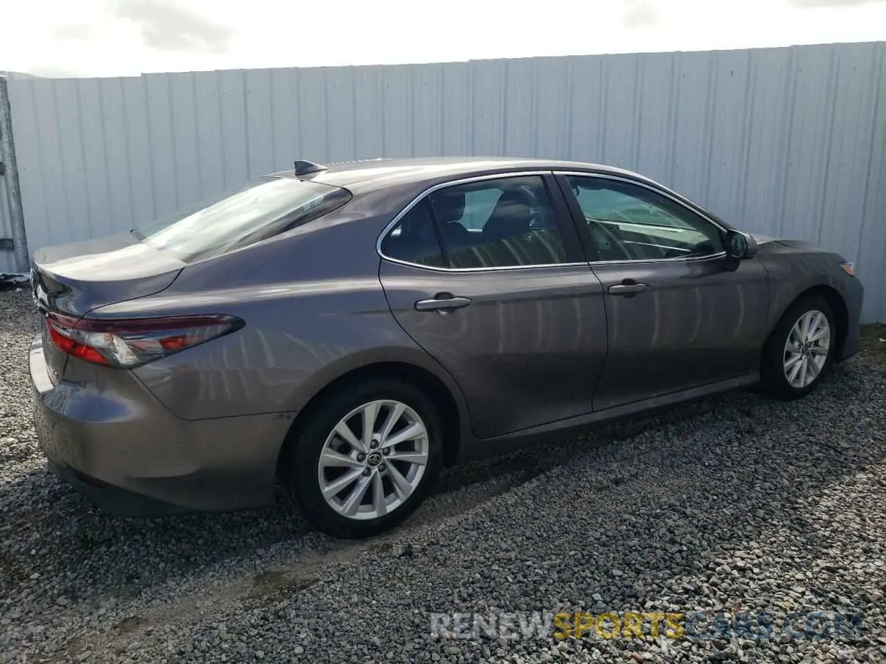 3 fotografías del automóvil dañado 4T1C11AK0RU850051 TOYOTA CAMRY 2024
