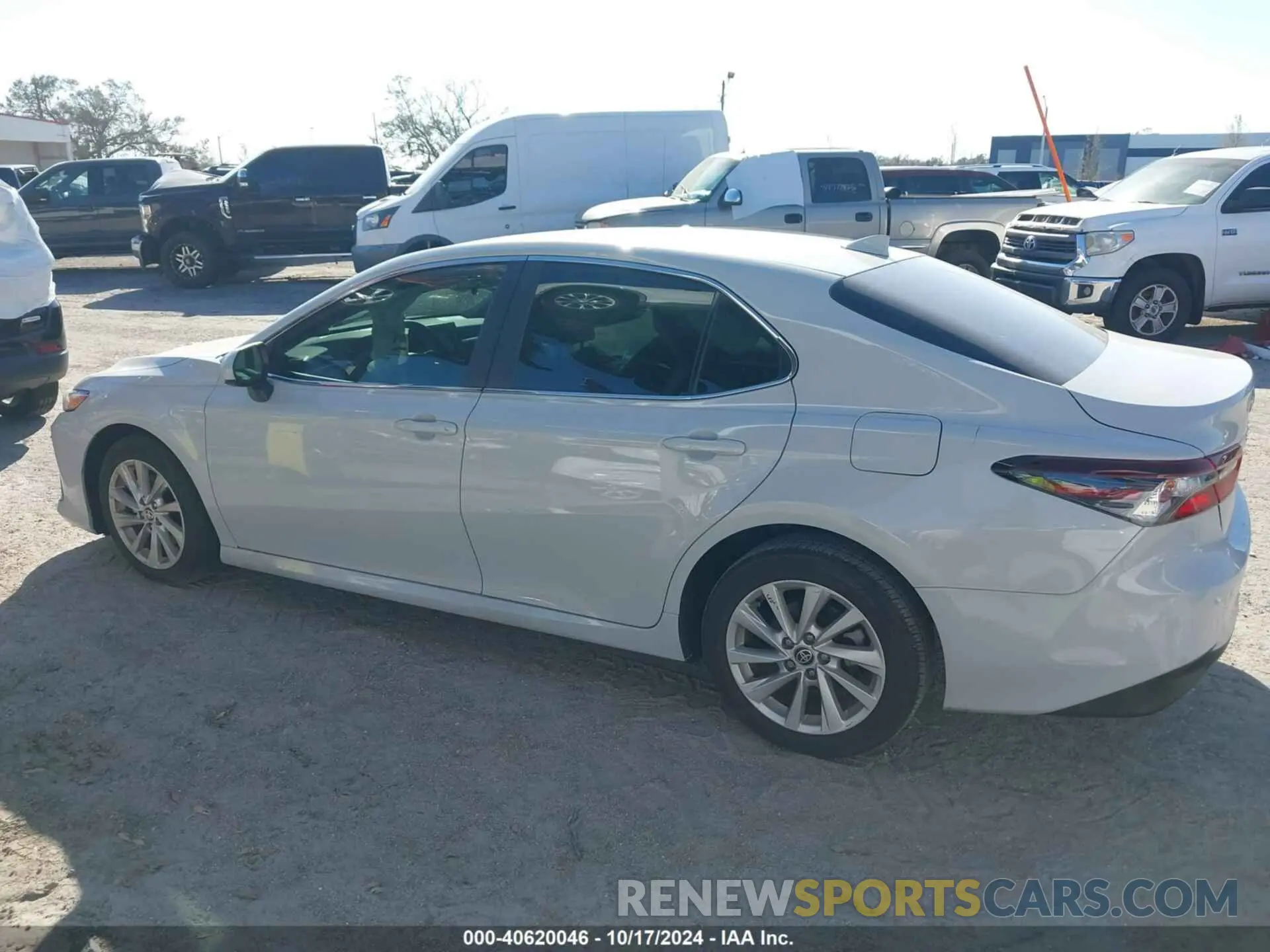 14 fotografías del automóvil dañado 4T1C11AK1RU214562 TOYOTA CAMRY 2024