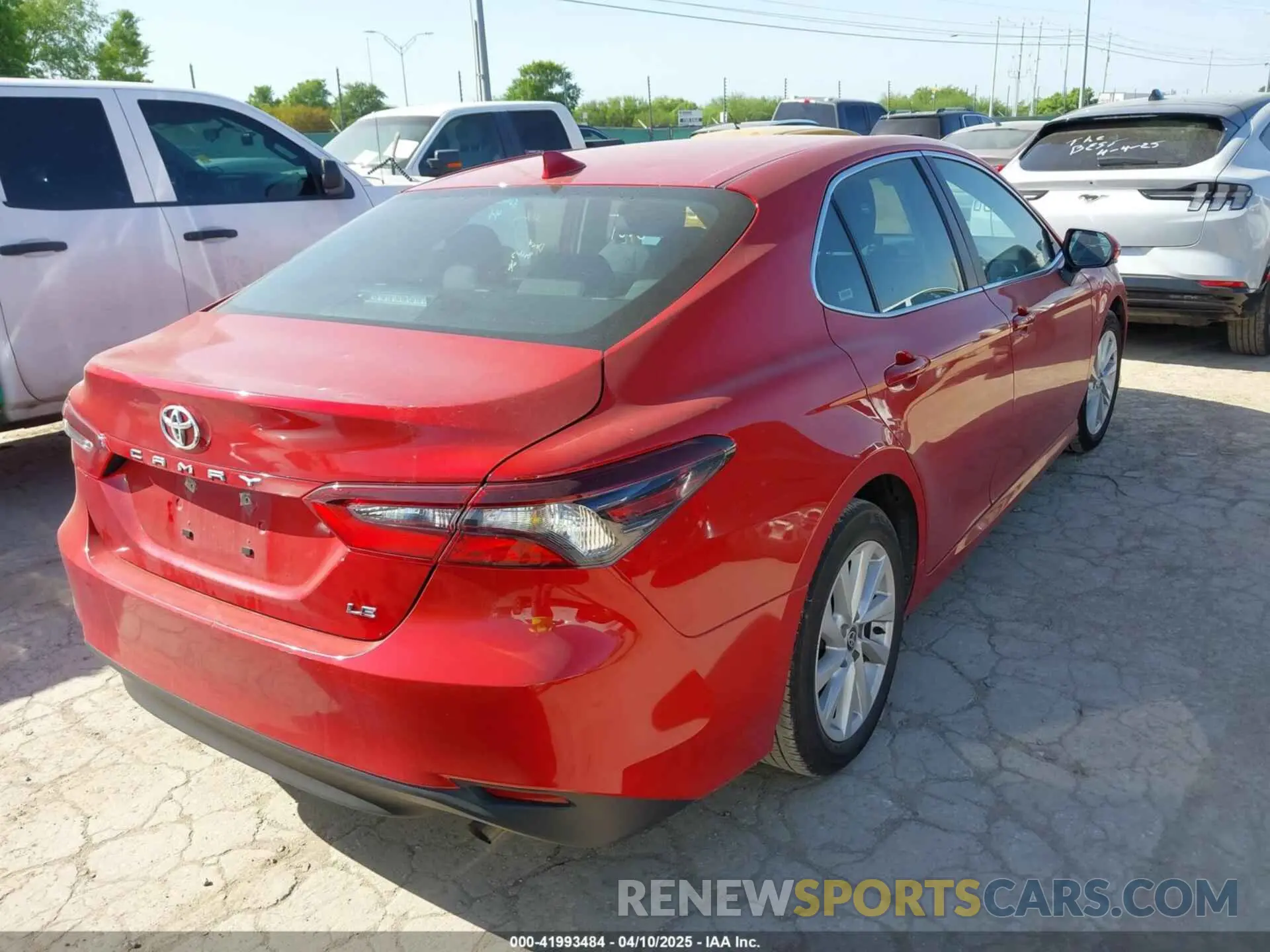 4 fotografías del automóvil dañado 4T1C11AK1RU221074 TOYOTA CAMRY 2024
