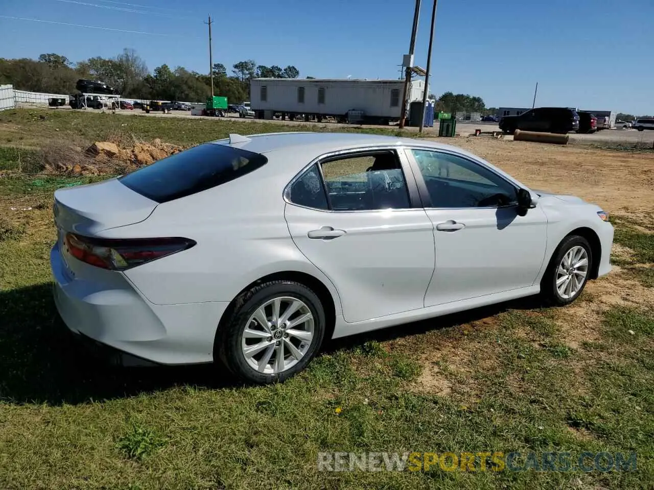 3 fotografías del automóvil dañado 4T1C11AK2RU189204 TOYOTA CAMRY 2024