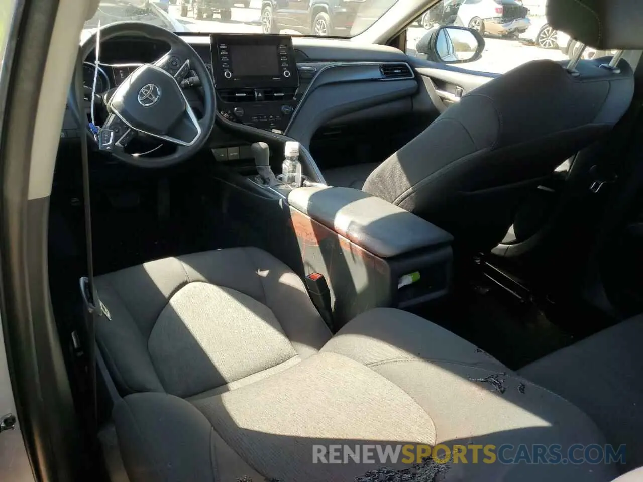 8 fotografías del automóvil dañado 4T1C11AK2RU189204 TOYOTA CAMRY 2024