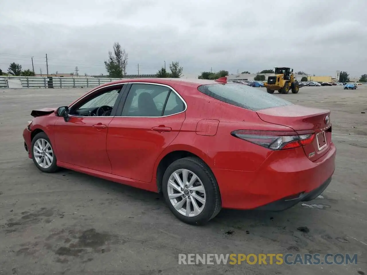 2 fotografías del automóvil dañado 4T1C11AK2RU195570 TOYOTA CAMRY 2024