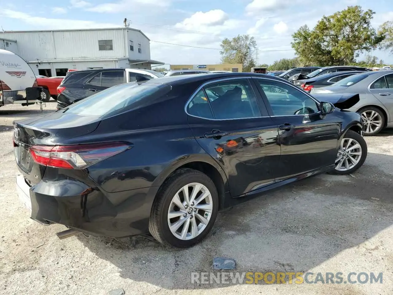 3 fotografías del automóvil dañado 4T1C11AK2RU202372 TOYOTA CAMRY 2024