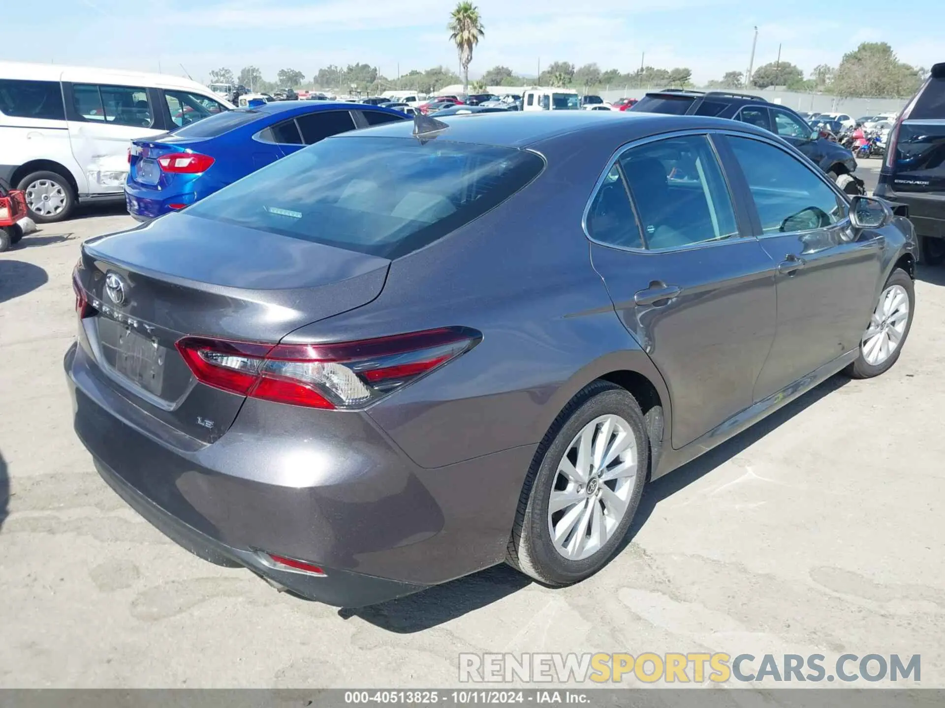 4 fotografías del automóvil dañado 4T1C11AK2RU204588 TOYOTA CAMRY 2024