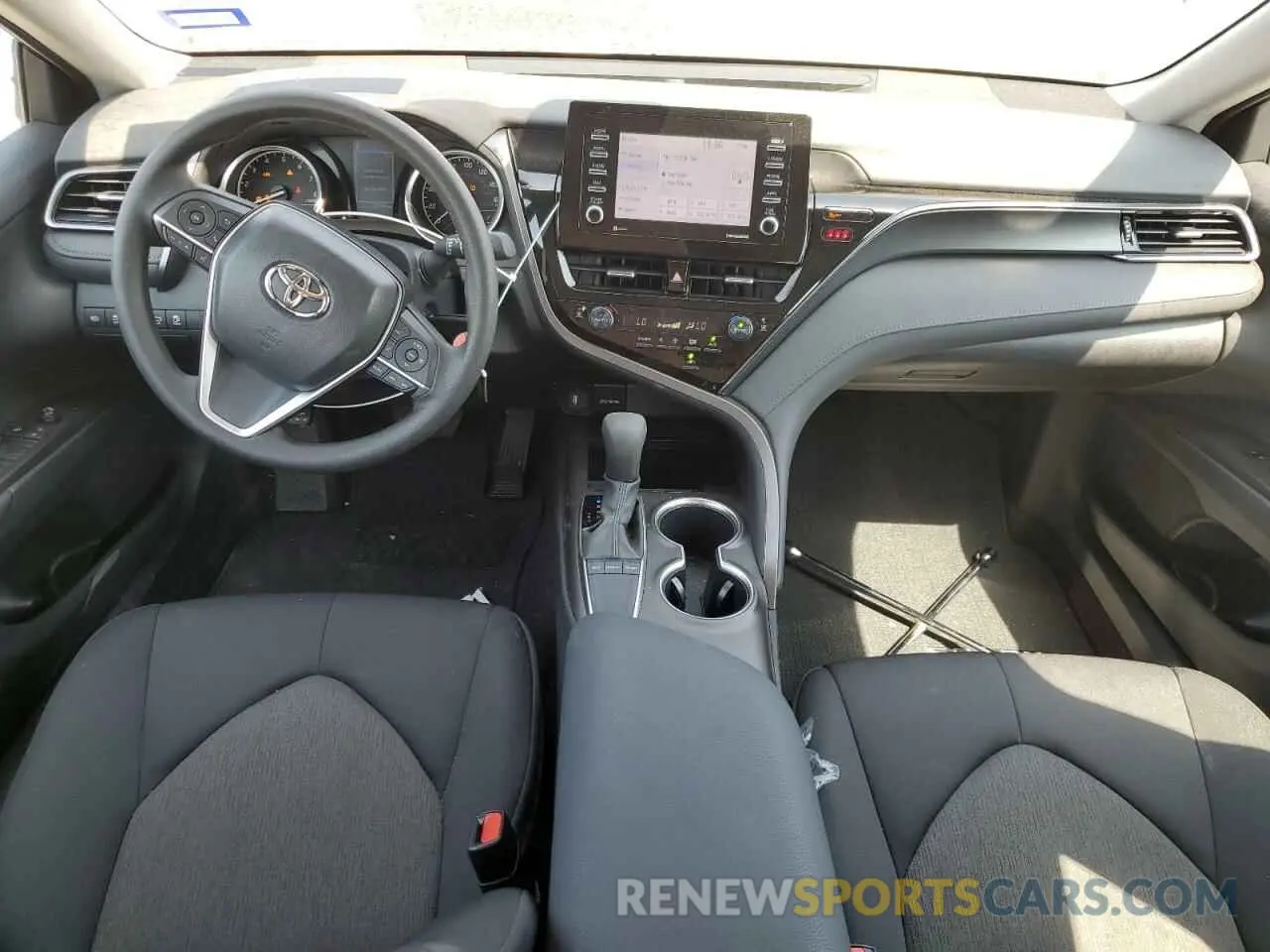 8 fotografías del automóvil dañado 4T1C11AK2RU893127 TOYOTA CAMRY 2024
