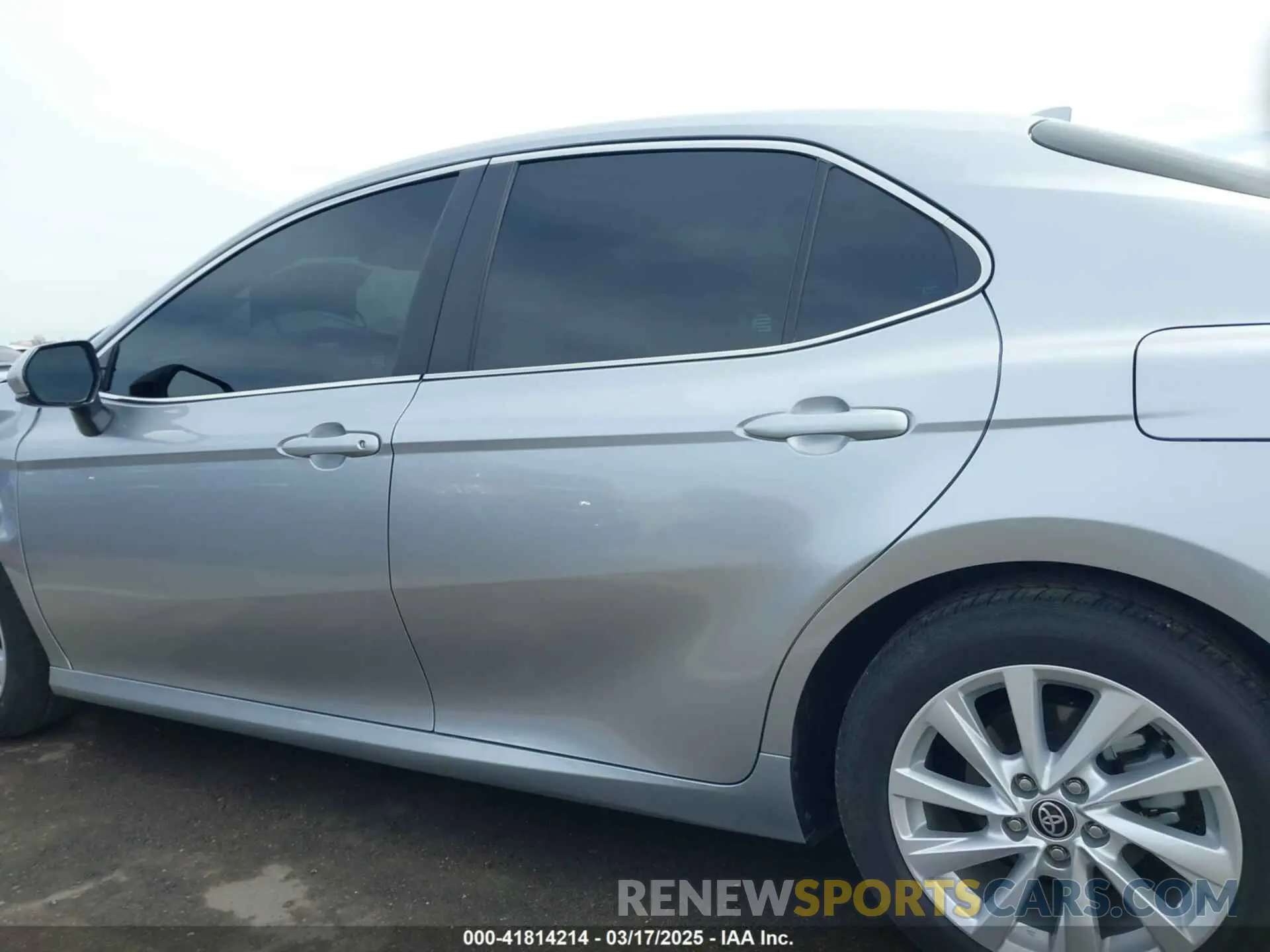 14 fotografías del automóvil dañado 4T1C11AK2RU915580 TOYOTA CAMRY 2024