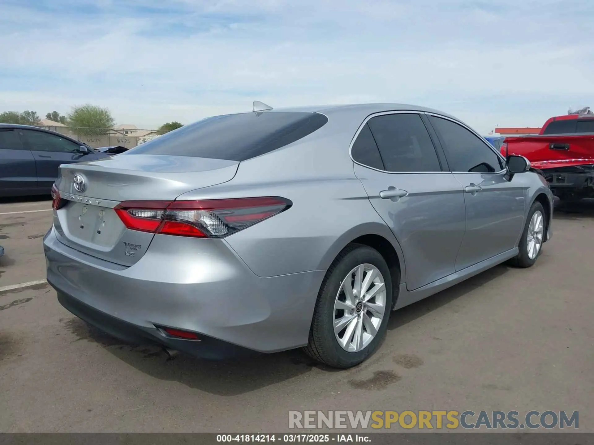 4 fotografías del automóvil dañado 4T1C11AK2RU915580 TOYOTA CAMRY 2024