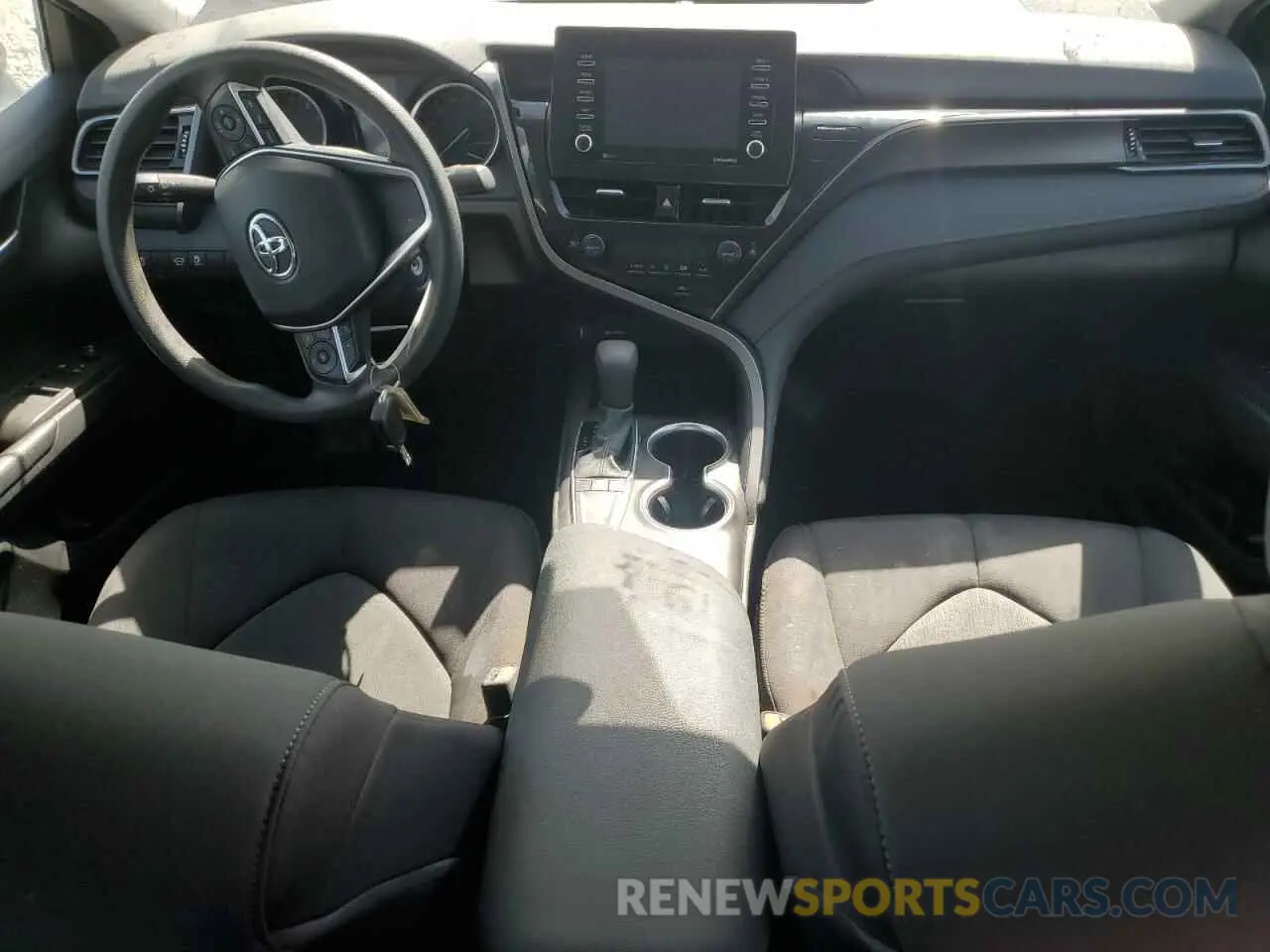 8 fotografías del automóvil dañado 4T1C11AK3RU202087 TOYOTA CAMRY 2024