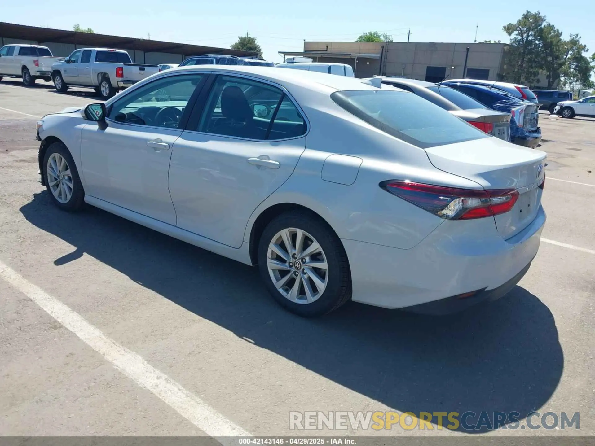 3 fotografías del automóvil dañado 4T1C11AK3RU214854 TOYOTA CAMRY 2024