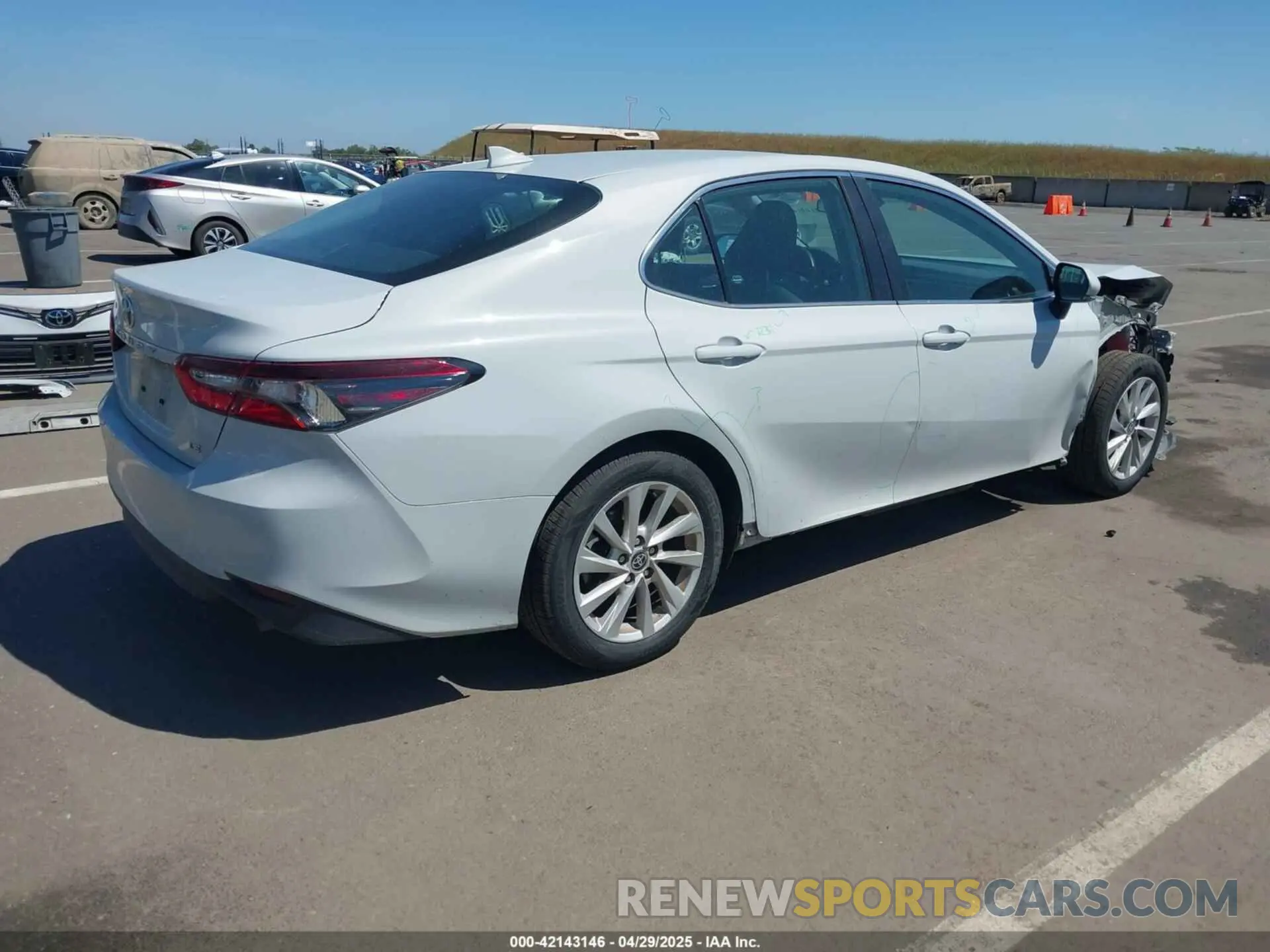 4 fotografías del automóvil dañado 4T1C11AK3RU214854 TOYOTA CAMRY 2024