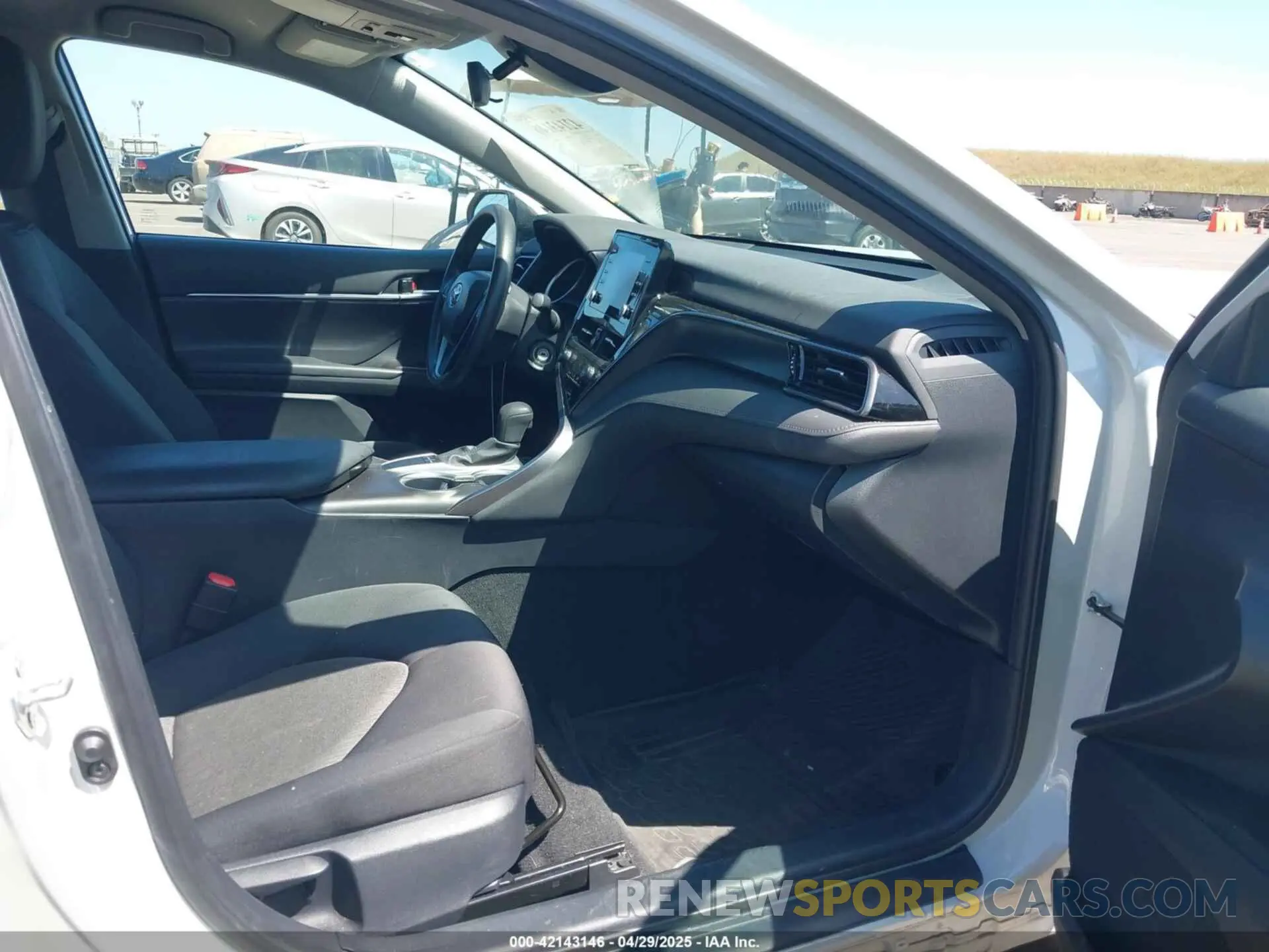 5 fotografías del automóvil dañado 4T1C11AK3RU214854 TOYOTA CAMRY 2024