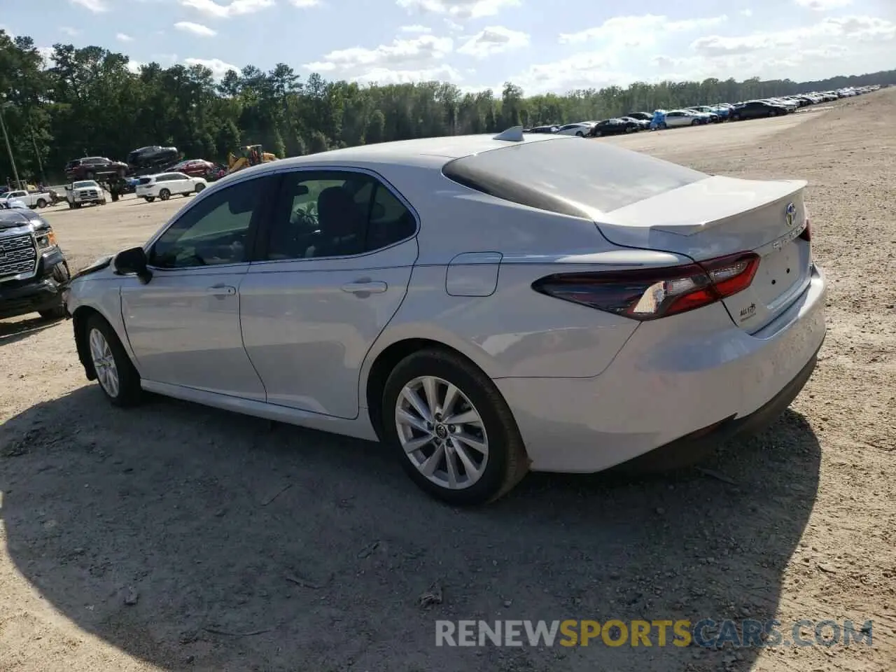 2 fotografías del automóvil dañado 4T1C11AK3RU229922 TOYOTA CAMRY 2024