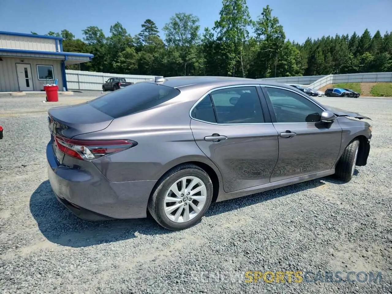 3 fotografías del automóvil dañado 4T1C11AK3RU867314 TOYOTA CAMRY 2024
