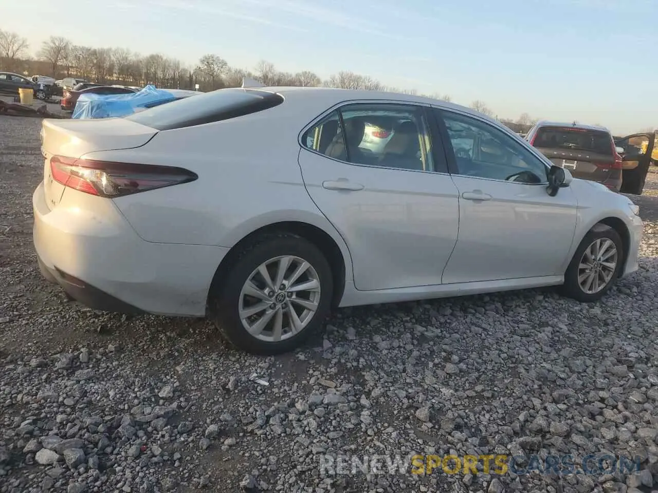 3 fotografías del automóvil dañado 4T1C11AK4RU211266 TOYOTA CAMRY 2024