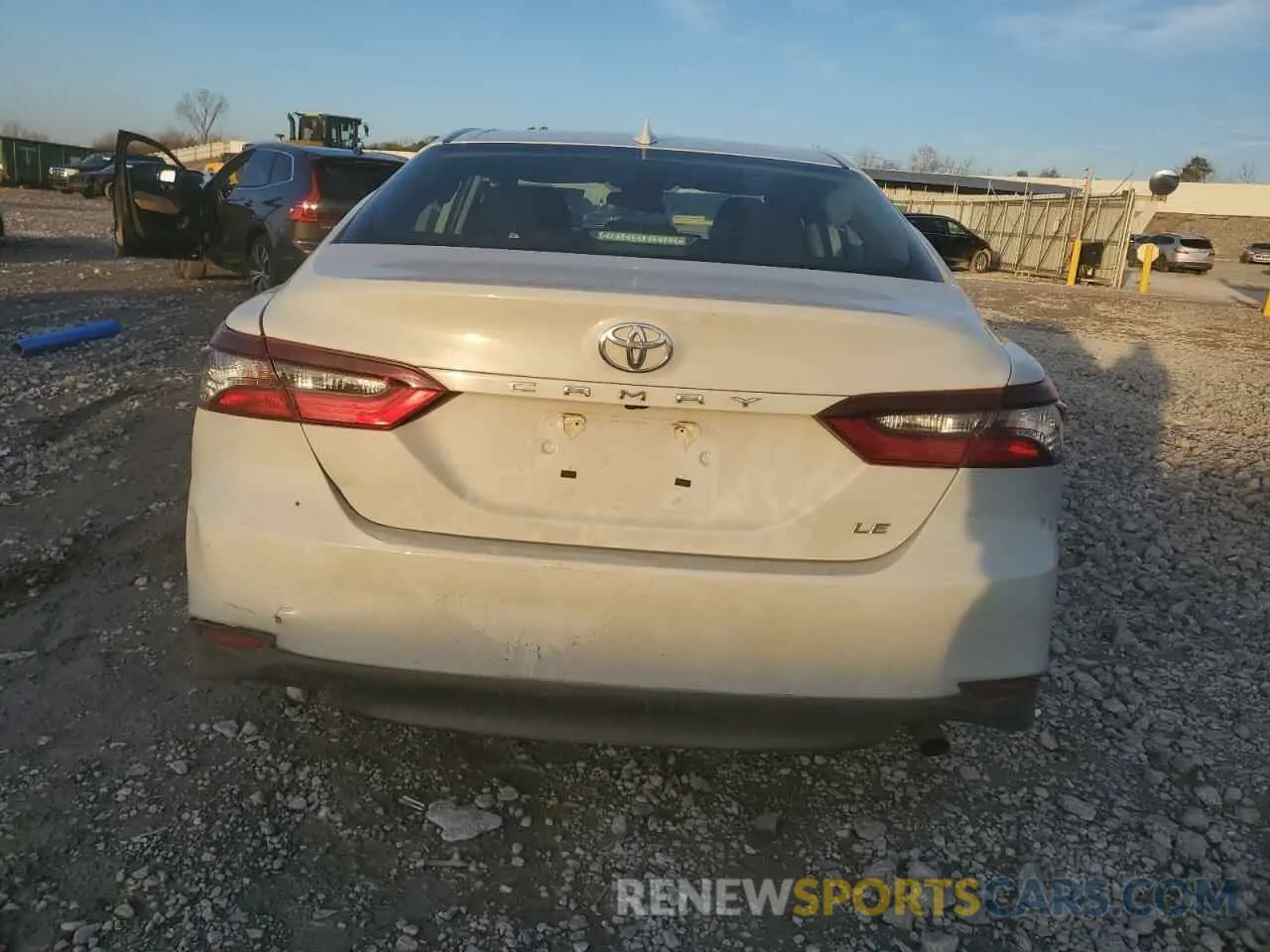 6 fotografías del automóvil dañado 4T1C11AK4RU211266 TOYOTA CAMRY 2024