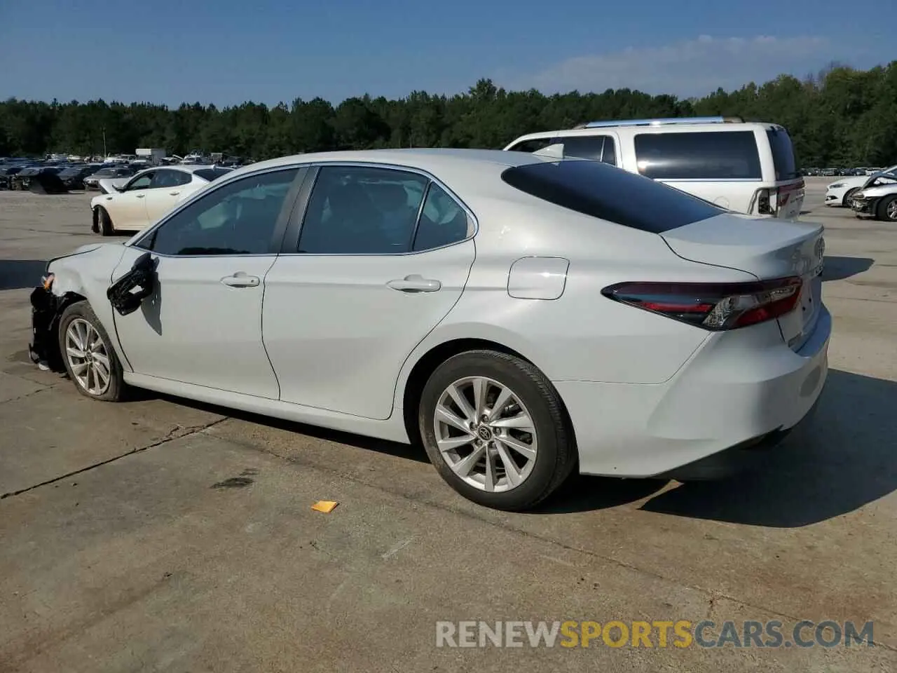 2 fotografías del automóvil dañado 4T1C11AK4RU215379 TOYOTA CAMRY 2024