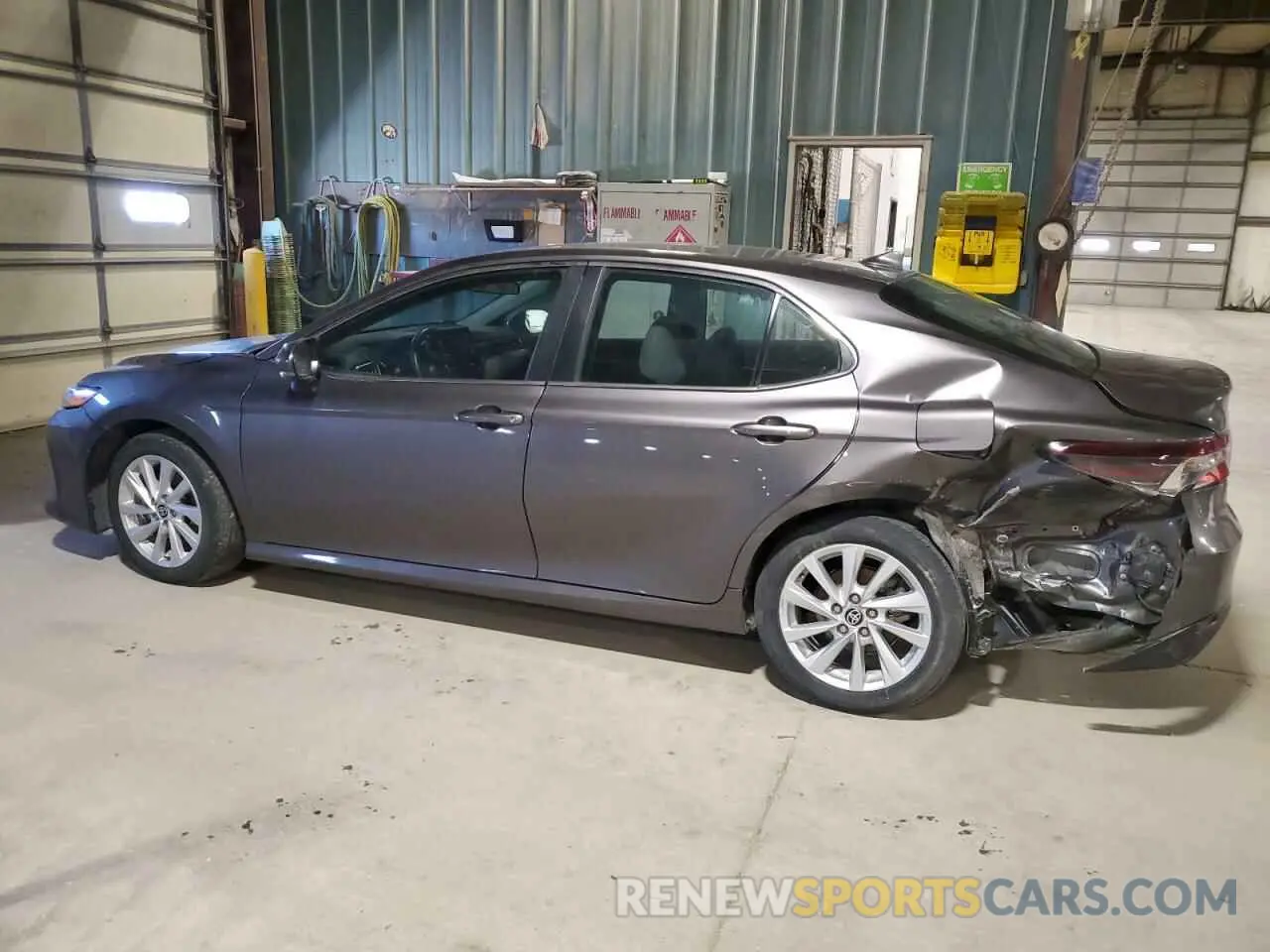 2 fotografías del automóvil dañado 4T1C11AK4RU863272 TOYOTA CAMRY 2024