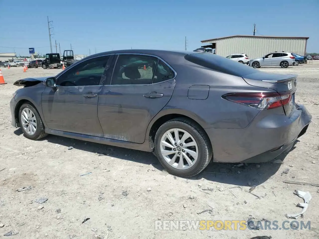 2 fotografías del automóvil dañado 4T1C11AK4RU896143 TOYOTA CAMRY 2024