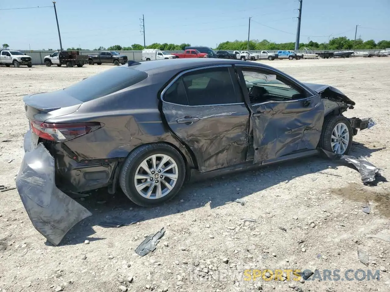 3 fotografías del automóvil dañado 4T1C11AK4RU896143 TOYOTA CAMRY 2024