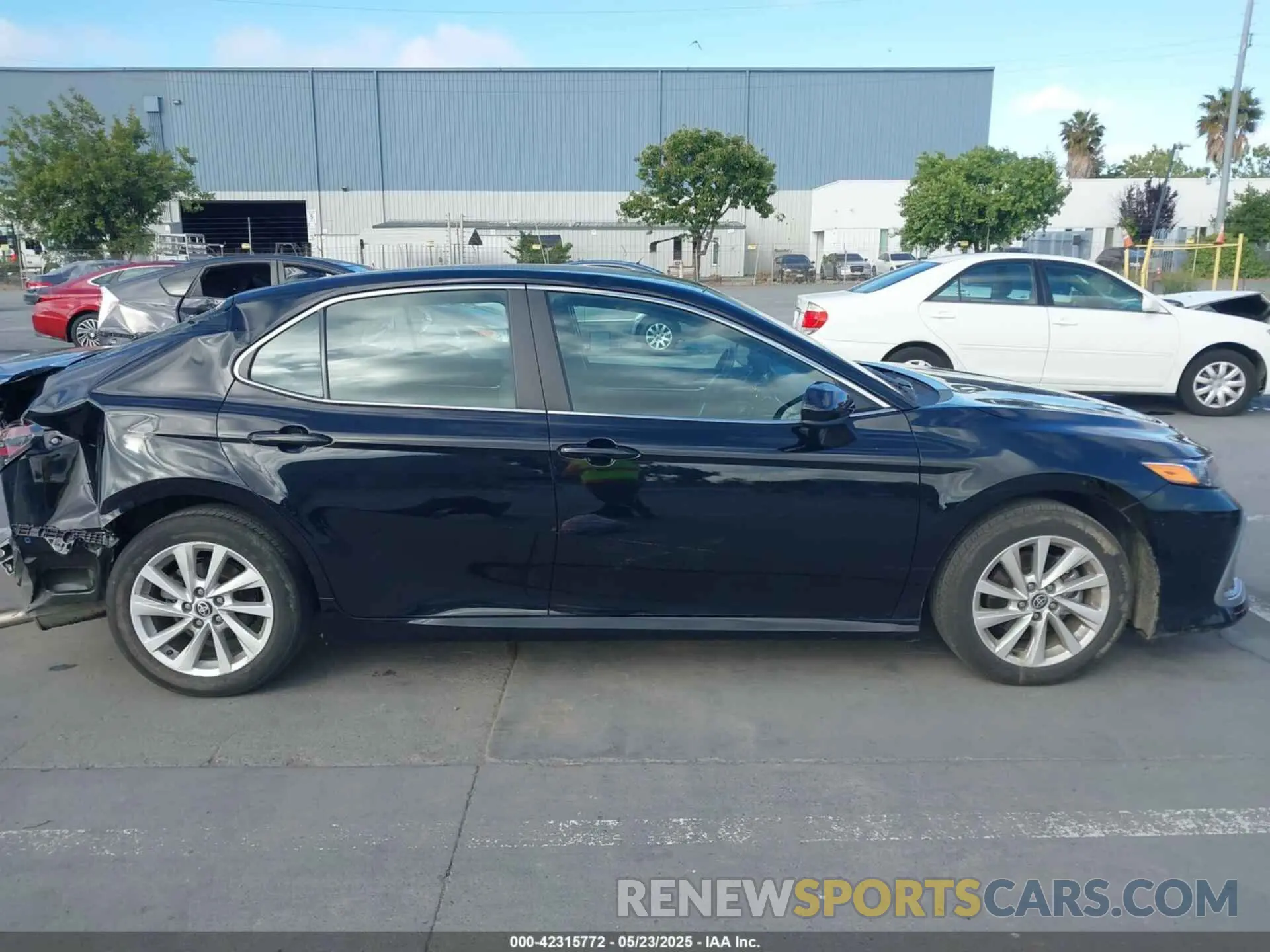14 fotografías del automóvil dañado 4T1C11AK4RU915337 TOYOTA CAMRY 2024