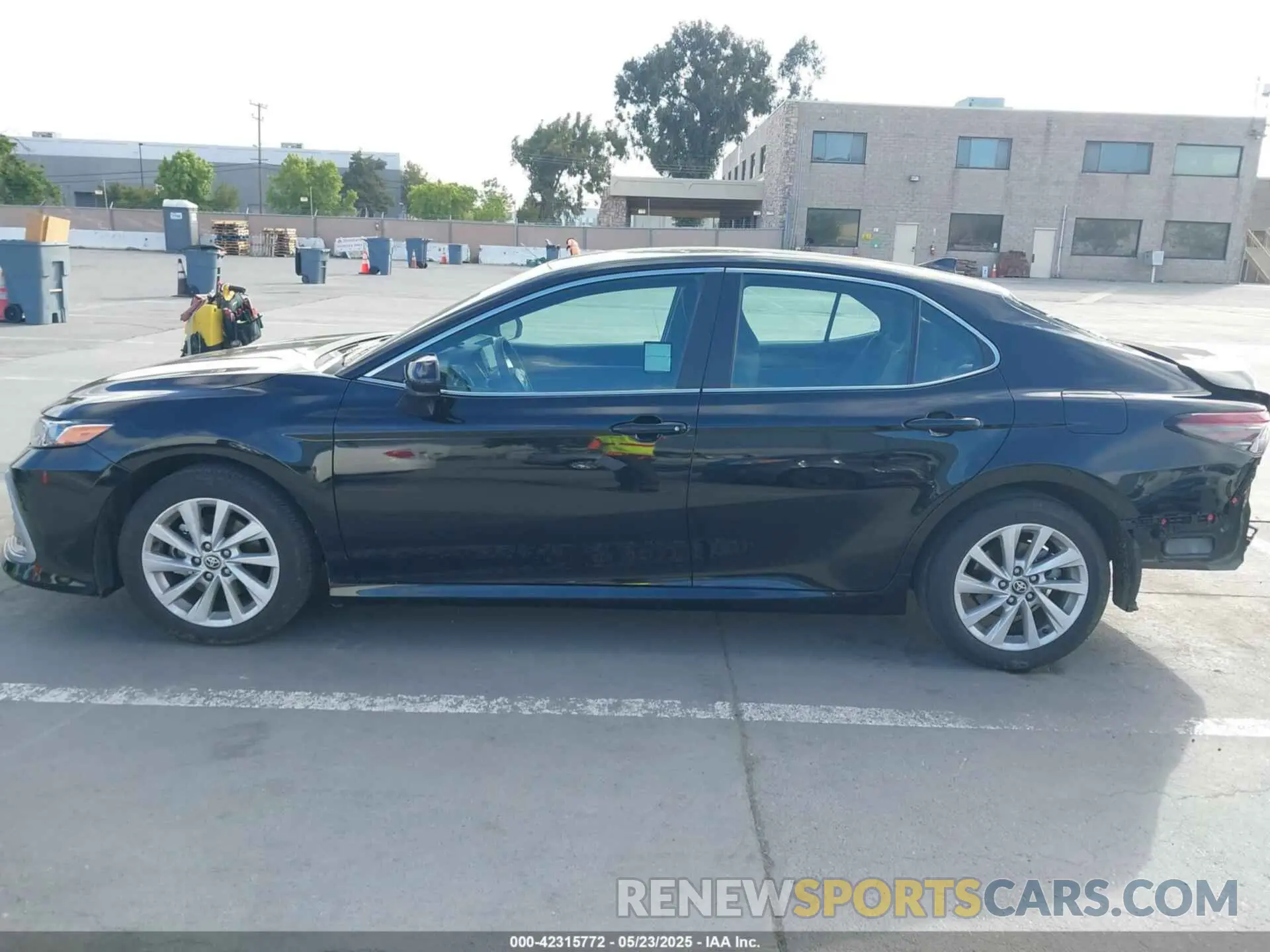 15 fotografías del automóvil dañado 4T1C11AK4RU915337 TOYOTA CAMRY 2024