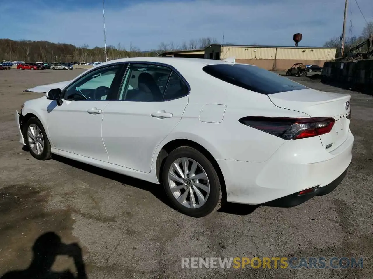 2 fotografías del automóvil dañado 4T1C11AK5RU205847 TOYOTA CAMRY 2024